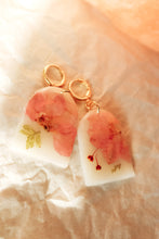 Load image into Gallery viewer, Milk Bath Floral Arches
